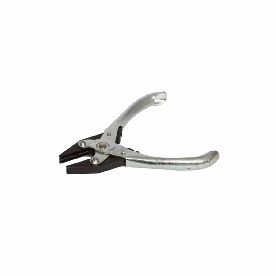 Maun MAU4860160 Flat Nose Pliers Serrated Jaw 160mm (6.1/4in) | ML Performance UK