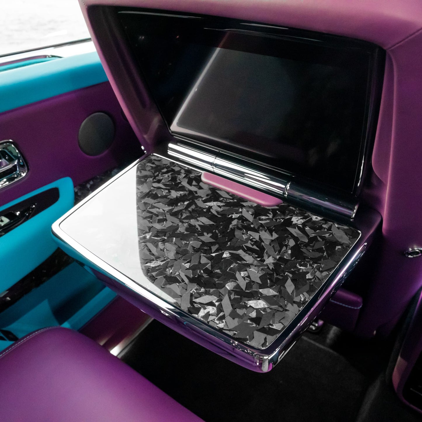 MANHART CARBON INTERIOR PACKAGE FOR ROLLS-ROYCE CULLINAN