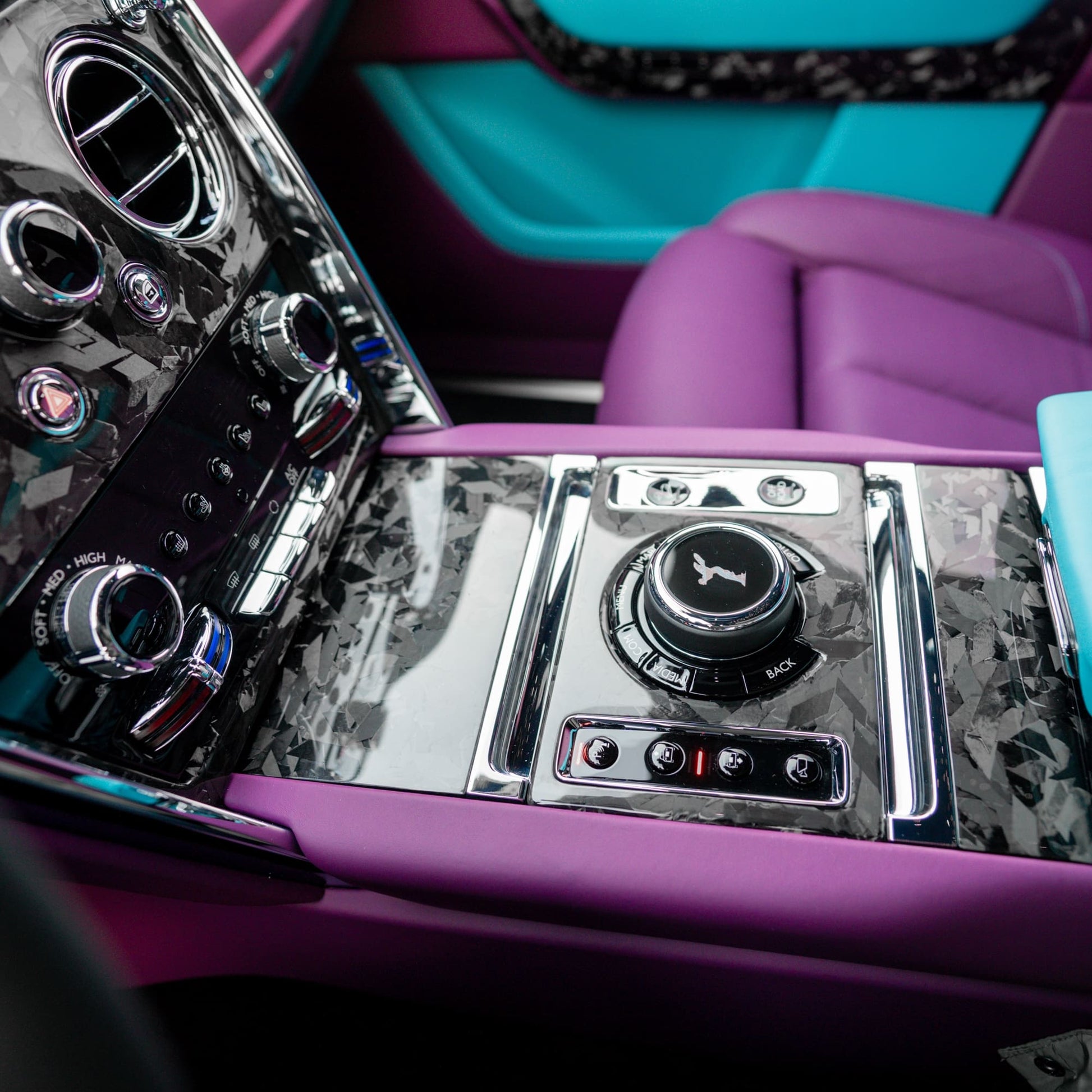 MANHART CARBON INTERIOR PACKAGE FOR ROLLS-ROYCE CULLINAN